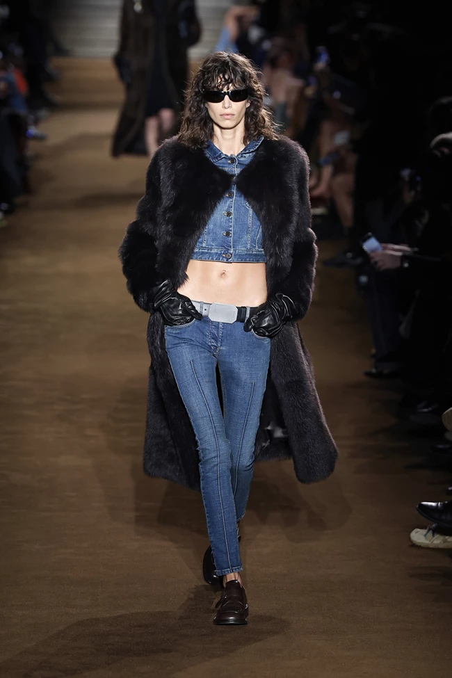 Τα 4 denim trends που θα μας απασχολήσουν το Φθινόπωρο 2024