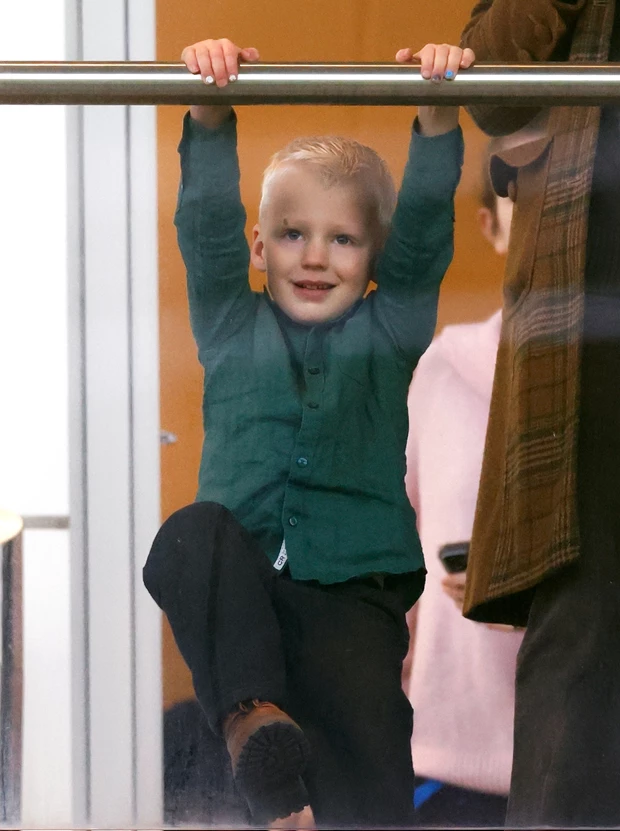 Πριγκίπισσα Άννα| Ποιος είναι ο "σκανδαλιάρης" εγγονός της που έκλεψε την παράσταση σε πρόσφατη οικογενειακή έξοδο;