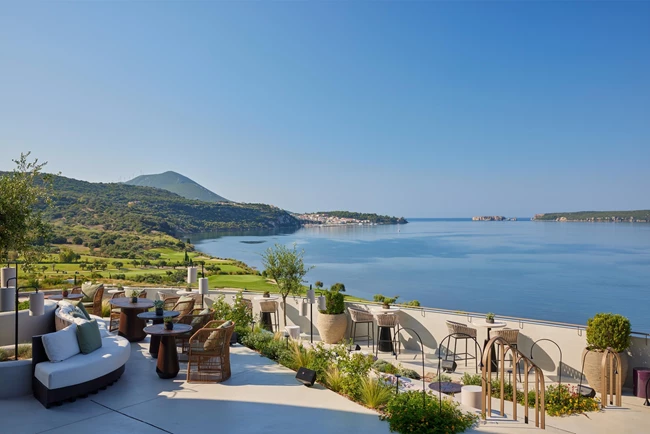 Το πρώτο Πάσχα του Mandarin Oriental, Costa Navarino