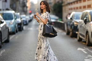 Πώς θα φορέσετε τα floral σύμφωνα με την τάση της Άνοιξης 2024