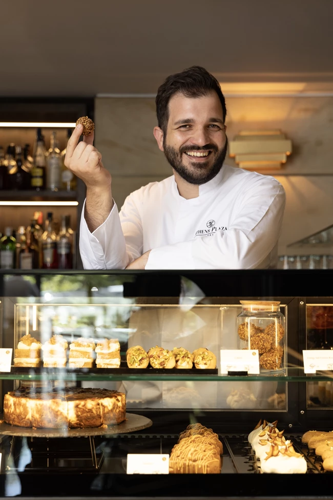 To NJV Athens Plaza καλωσορίζει τον pastry chef Νίκο Τσόλη