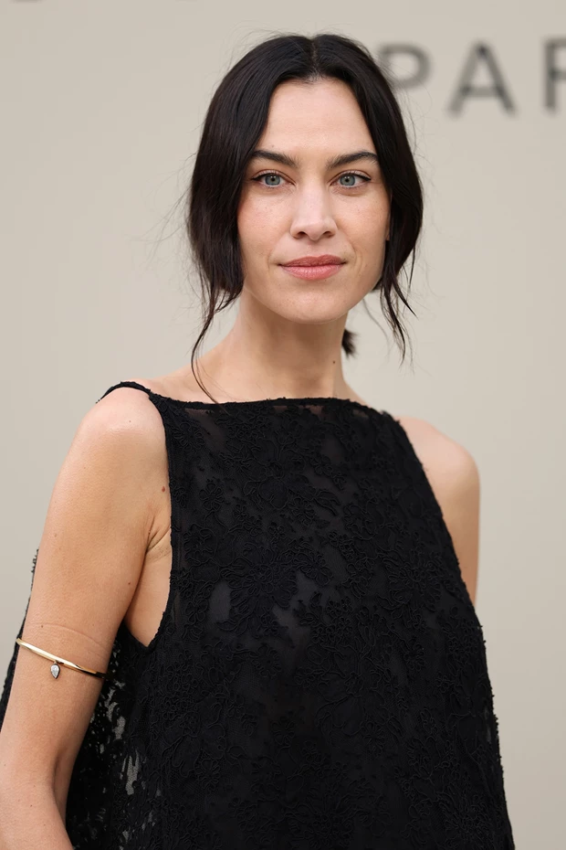 H Alexa Chung με arm cuff