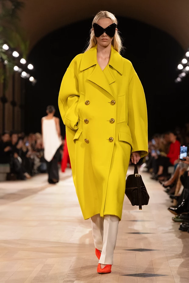 Παλτό Balenciaga SS26, ντεμπούτο συλλογή Pierpaolo Piccioli