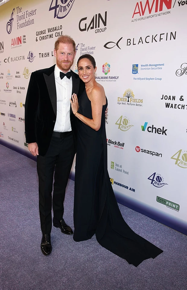 Meghan Markle | Με τα σκουλαρίκια της Diana σε σπάνια red carpet εμφάνιση με τον Harry