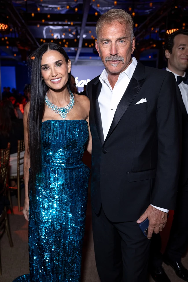 Demi Moore, Carla Bruni, Eva Longoria | Εντυπωσιακές εμφανίσεις σε βραδινό Gala στις Κάννες