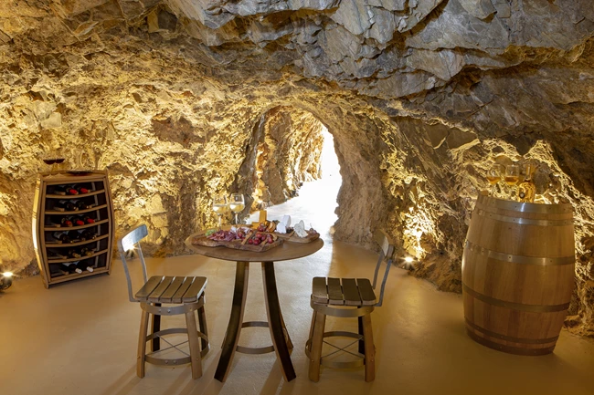 ΜMirabello cave
