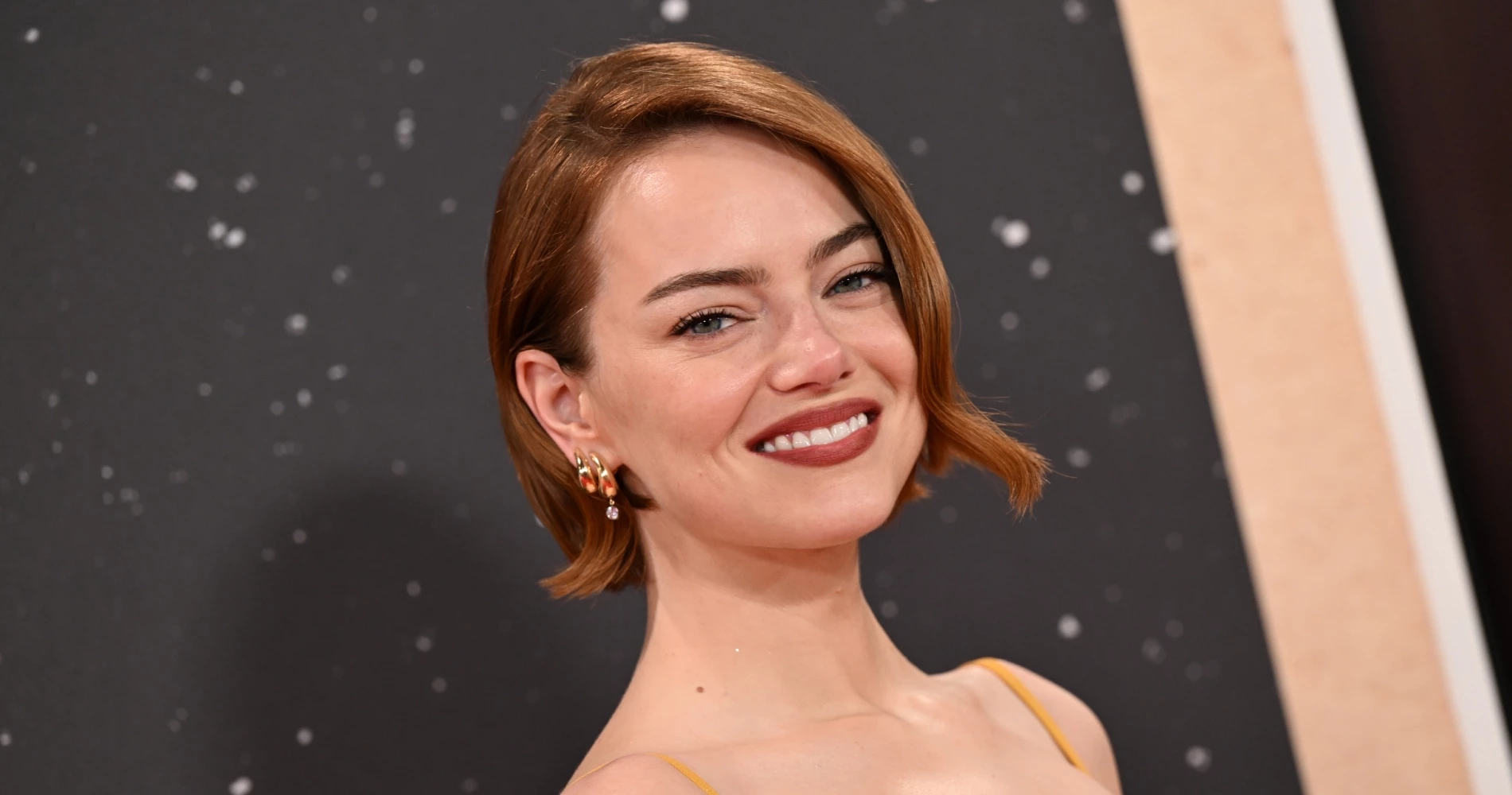 Cat Eye Nails | Η Hailey Bieber με την τάση στο μανικιούρ που θα ορίσει τις εμφανίσεις του φθινοπώρου