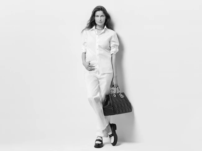 Dior | Η Laetitia Casta φωτογραφίζεται για την καμπάνια της Lady 95.22