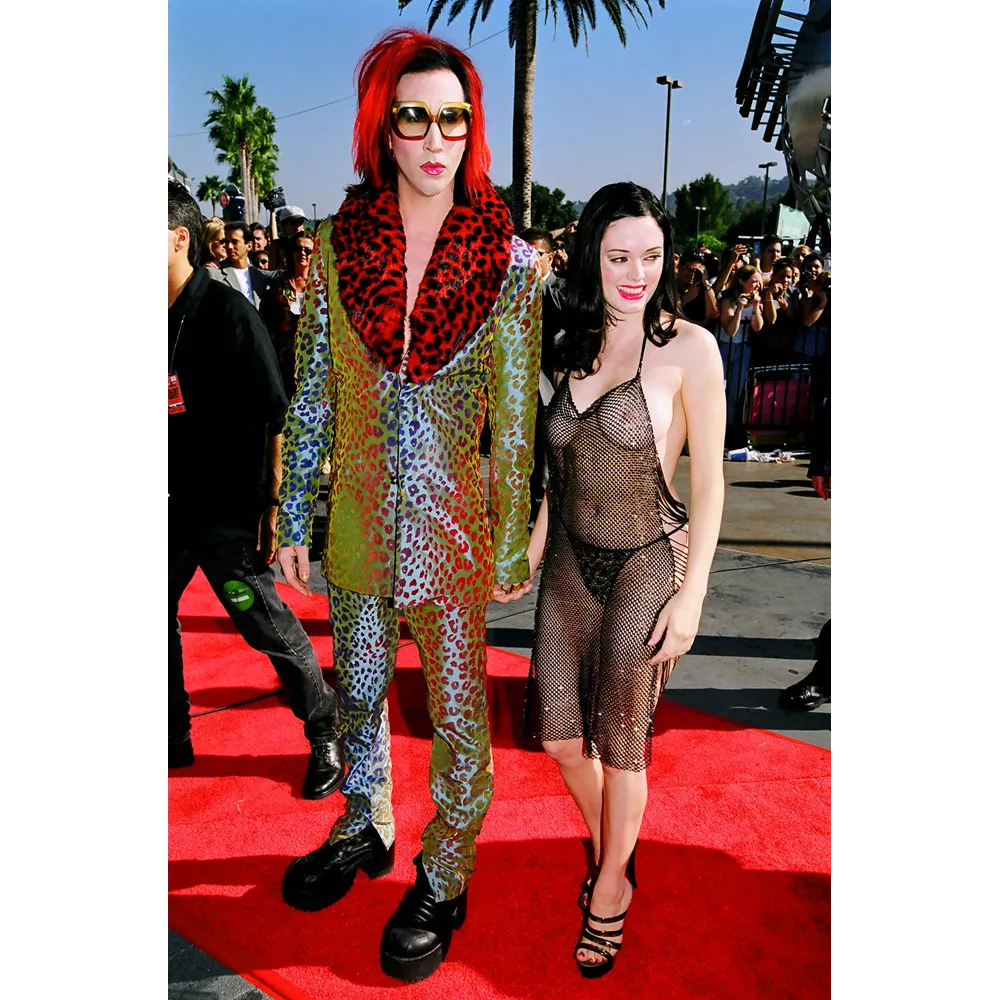 Ο Marilyn Manson και η Rose McGowan στα MTV VMAs το 1998