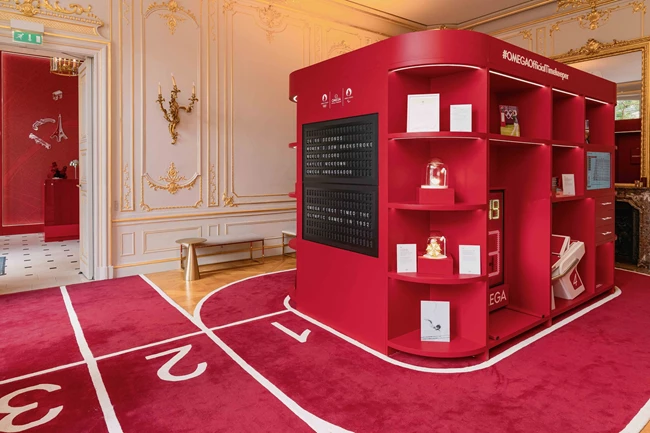 Περνώντας το κατώφλι του  "OMEGA House" στο Παρίσι