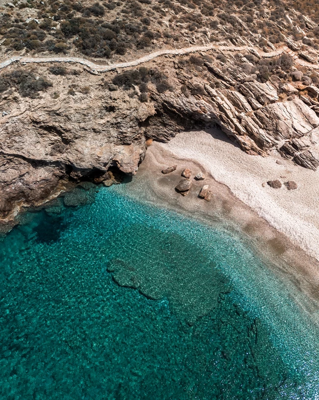 Bond Beach Club | H απόλυτη απόδραση ήσυχης πολυτέλειας στην Κέα