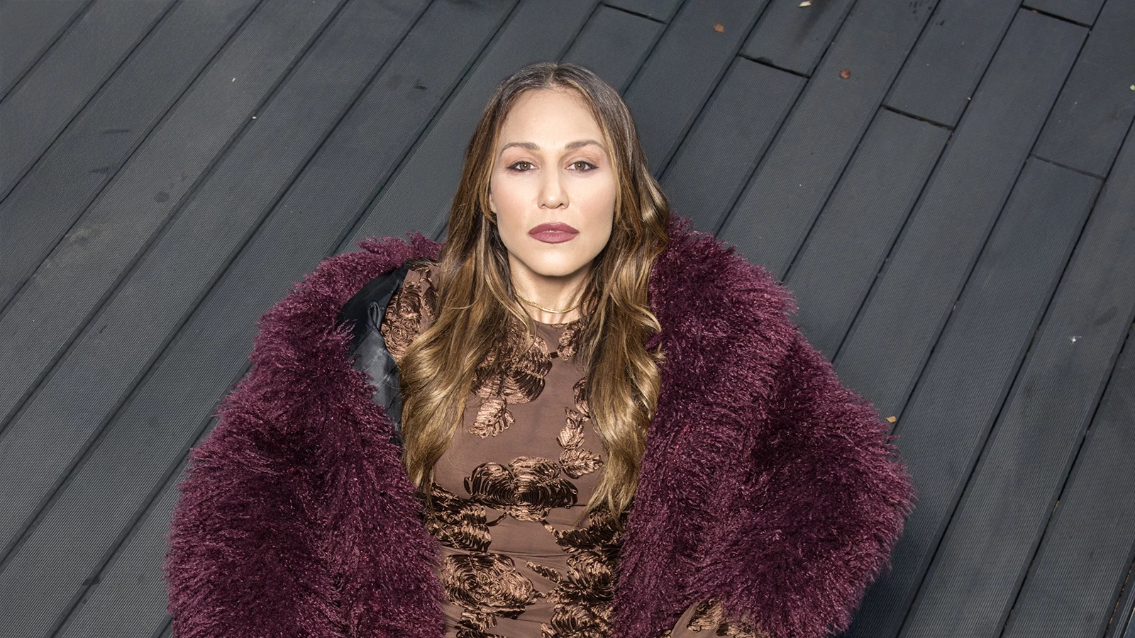 Η pencil φούστα με την πιο fashionable λεπτομέρεια για κάθε βραδινή εμφάνιση