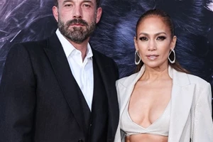 Jennifer Lopez - Ben Affleck | Ο διπλός εορτασμός για την πρώτη επέτειο του γάμου τους