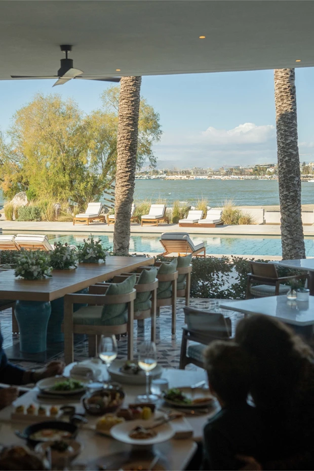 Eat chic | Το Sunday Brunch που επανασυστήνει την Αθηναϊκή Ριβιέρα έχει την υπογραφή του Έκτορα Μποτρίνι