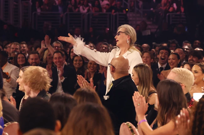 Meryl Streep | Η αργοπορημένη είσοδος στα Grammys 2024 δεν πέρασε απαρατήρητη