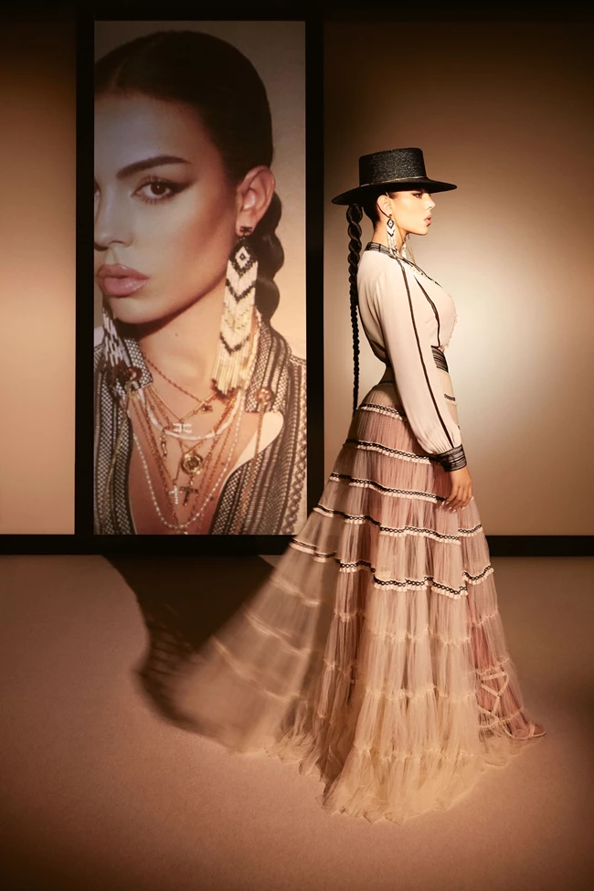 H SS'23 καμπάνια της Elisabetta Franchi με πρωταγωνίστρια τη Georgina Rodríguez