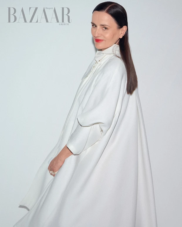 Η Καρυοφυλλιά Καραμπέτη στο Harper's Bazaar: "Ακόμα και οι καλλιτεχνικές σου επιλογές είναι μια πολιτική πράξη"