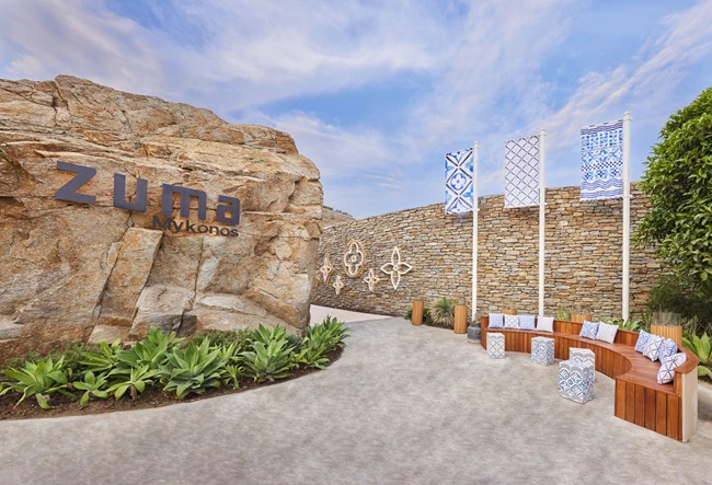 Ο οίκος Louis Vuitton εγκαινίασε την pop up μπουτίκ του στη Μύκονο