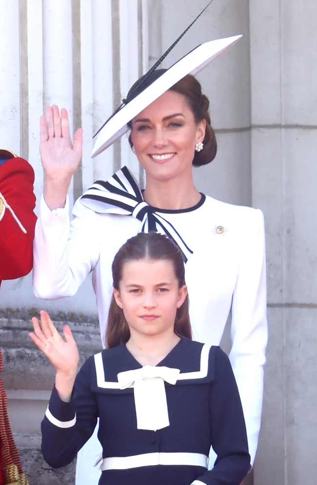 Πριγκίπισσα Charlotte | Το γλυκό στιγμιότυπο με τον πρίγκιπα Louis στο Trooping The Colour