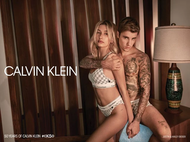 Oι Hailey και Justin Bieber πρωταγωνιστούν στη νέα καμπάνια του Calvin Klein