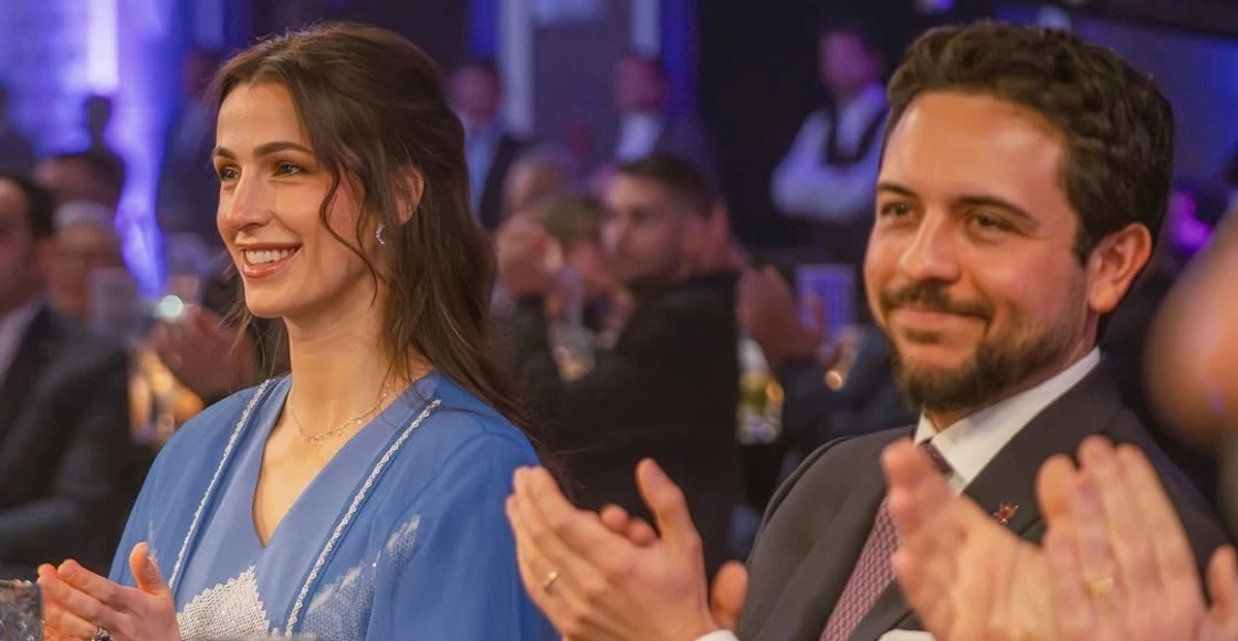 Πρίγκιπας Hussein & πριγκίπισσα Rajwa | Σε σπάνιο πορτρέτο με την κόρη τους πριγκίπισσα Iman για τον ερχομό του νέου έτους