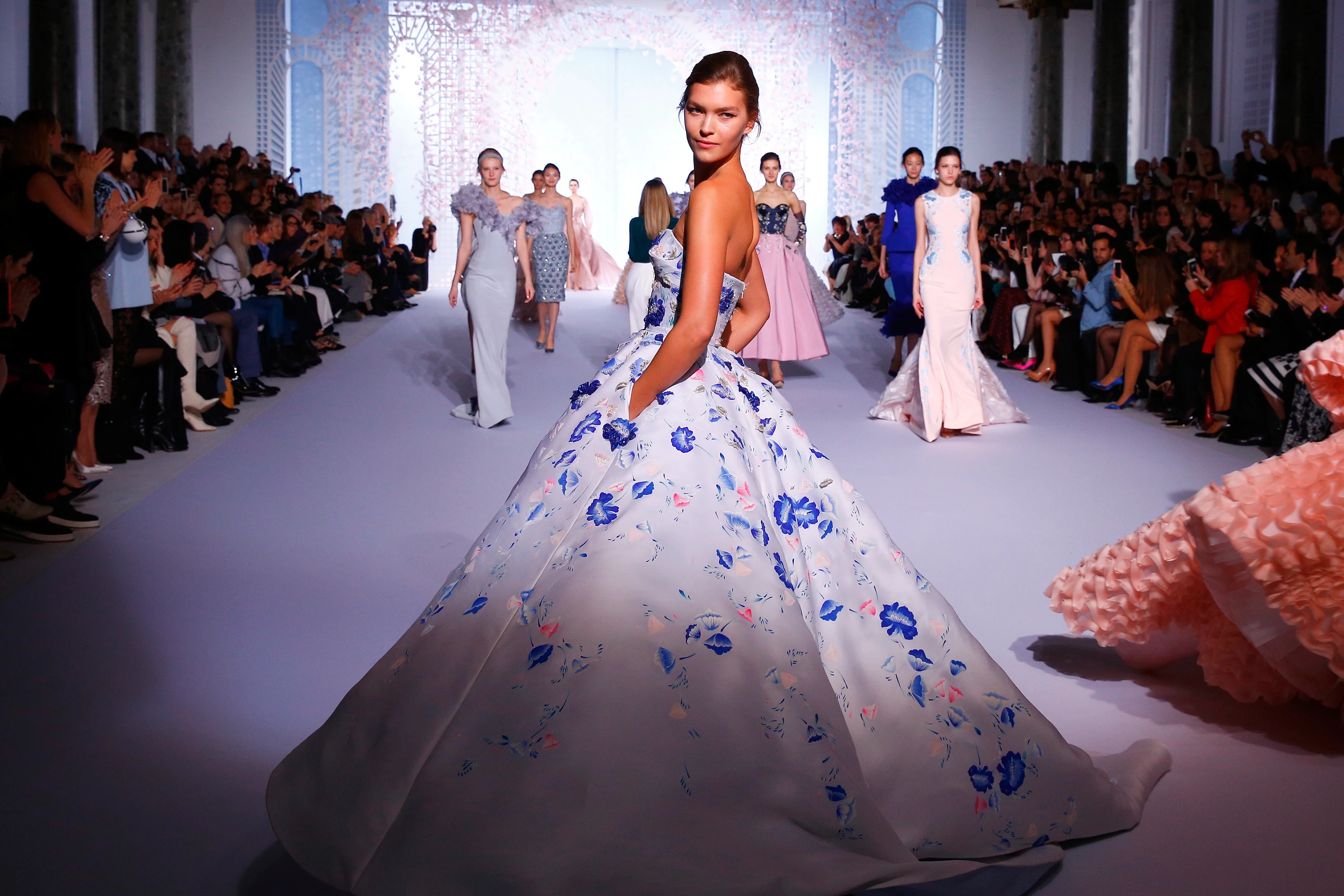 O οίκος Roland Mouret κήρυξε πτώχευση