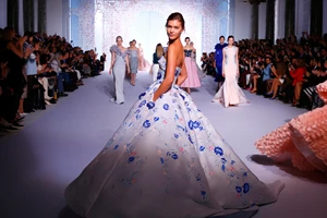 O οίκος Roland Mouret κήρυξε πτώχευση