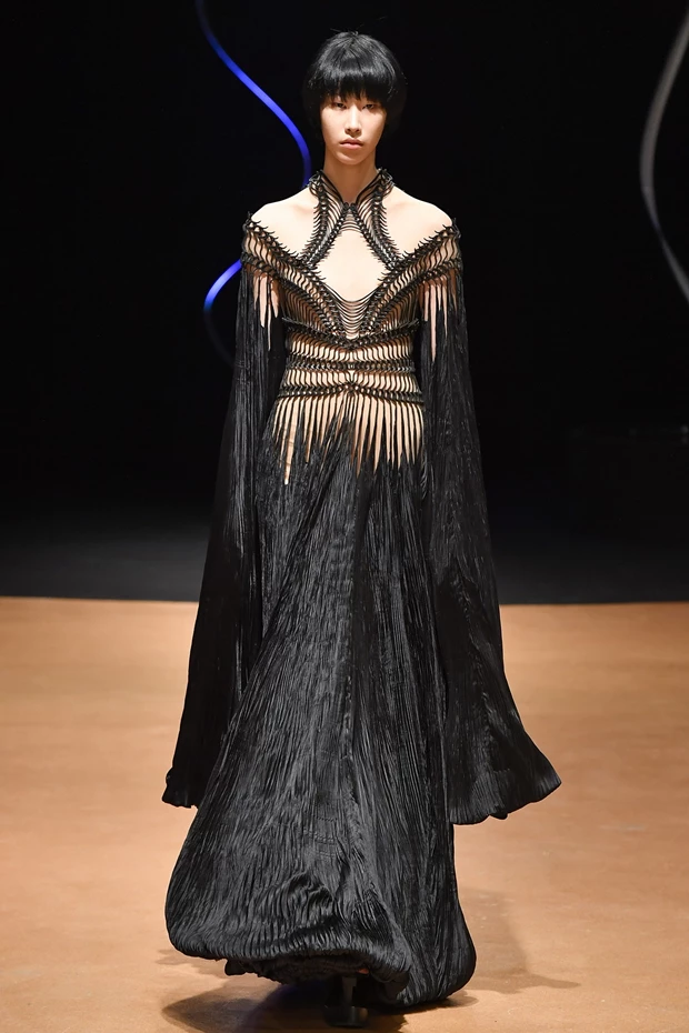 Το look της Iris Van Herpen από τη συλλογή Haute Couture SS 2020