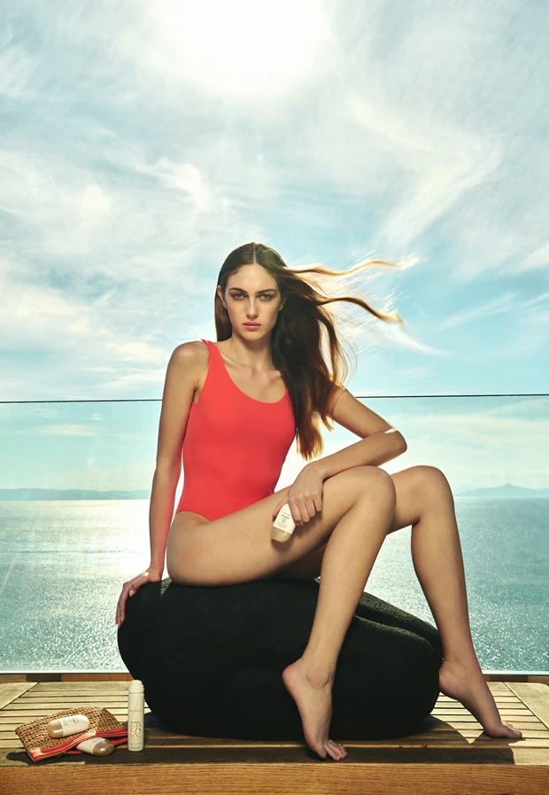 "Club Solaire" | Η καλοκαιρινή καμπάνια των Hondos Center μας προσκαλεί σε ένα ηλιόλουστο σύμπαν ομορφιάς και στιλ