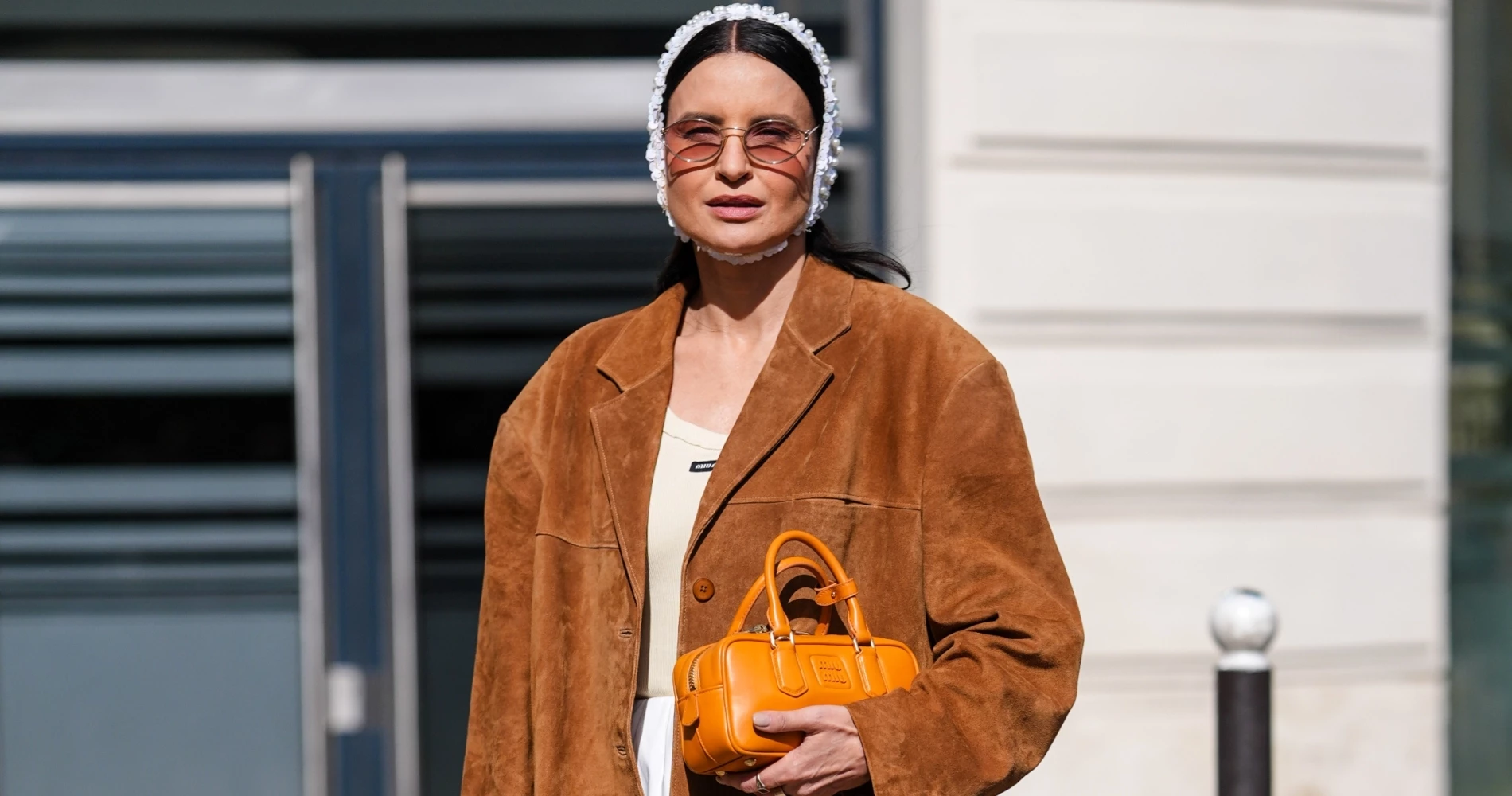 Τα suede τζάκετ και παλτό στα οποία αξίζει να επενδύσετε φέτος