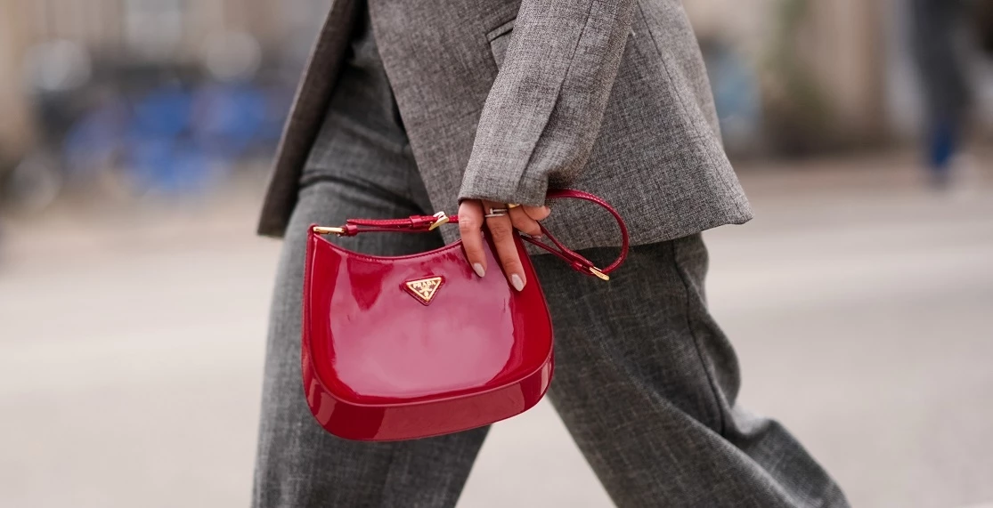 Η Gigi Hadid μόλις υιοθέτησε το πιο ιδιαίτερο μανικιούρ στην απόχρωση της χρονιάς