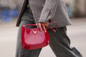 Η Gigi Hadid μόλις υιοθέτησε το πιο ιδιαίτερο μανικιούρ στην απόχρωση της χρονιάς