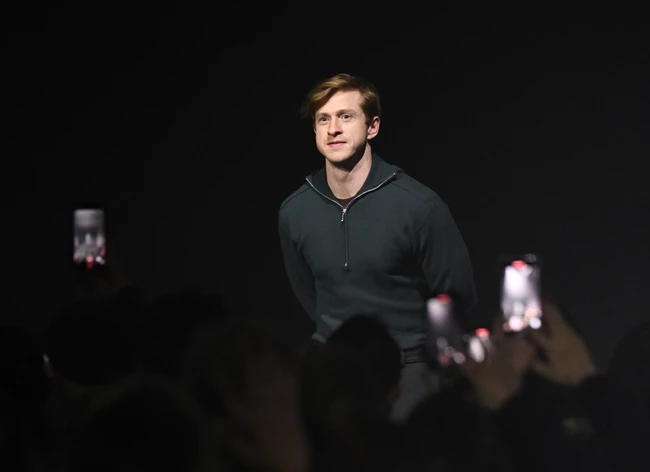 Burberry AW'23 | O Daniel Lee επαναοραματίζεται τo βρετανικό στιλ