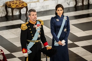 Βασίλισσα Mary | Η τιάρα που επέλεξε στα πρώτα επίσημα πορτρέτα