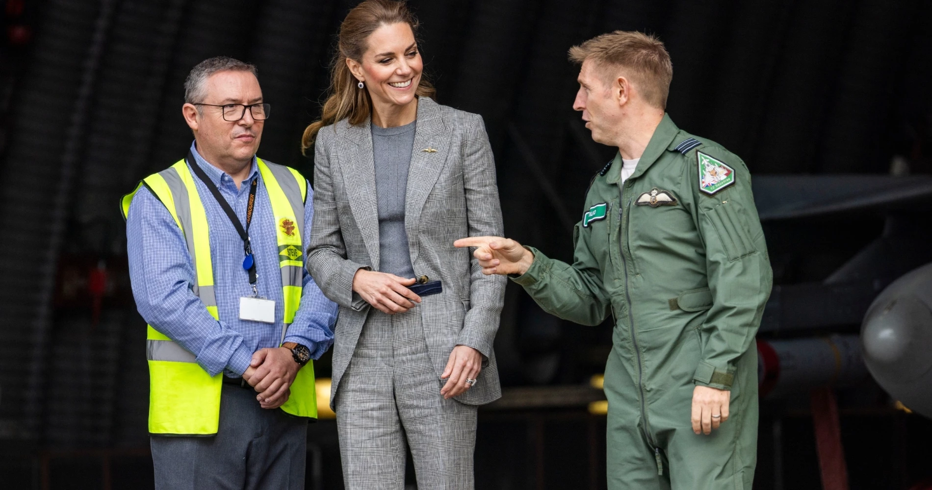 Βασίλισσα Letizia | Η εμφάνιση με την κλασική καμπαρντίνα που λατρεύουν οι fashionistas