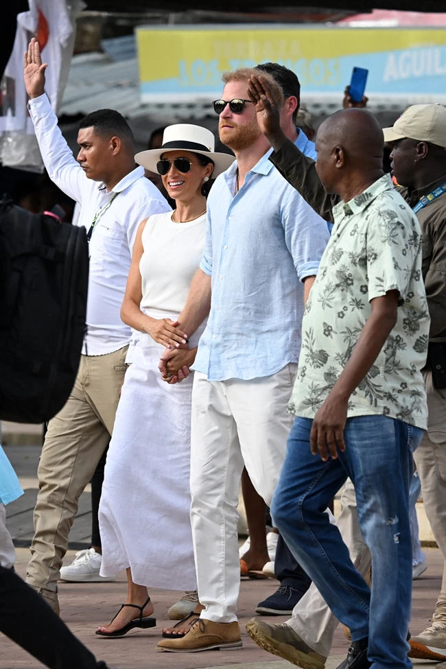Meghan Markle | Mε elegant ολόλευκο σύνολο εμφανίστηκε στην Κολομβία