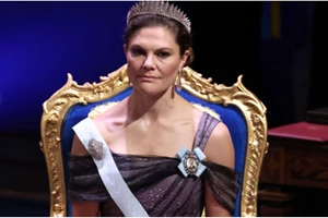 Πριγκίπισσα Victoria | Ο ερωτικός χορός με τον πρίγκιπα Daniel σε beach bar στη Μύκονο