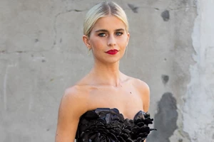 5 ολοκαίνουρια αρώματα πούδρας που θα σας γεμίσουν κομπλιμέντα