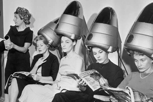 5 hairstyling λάθη που σας κάνουν να δείχνετε μεγαλύτερη από την ηλικία σας