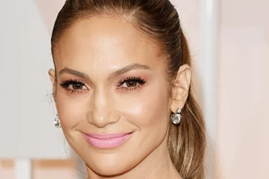 Jennifer Lopez | Ποζάρει γυμνή για το εξώφυλλο του νέου της single