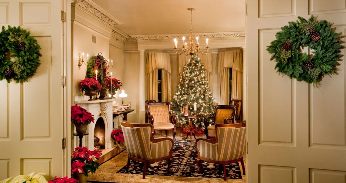 Κλειδωμένα εδώ και καιρό στoν μπουφέ, αυτά τα πιάτα του 19ου αιώνα αξίζουν τώρα 100 ευρώ το καθένα