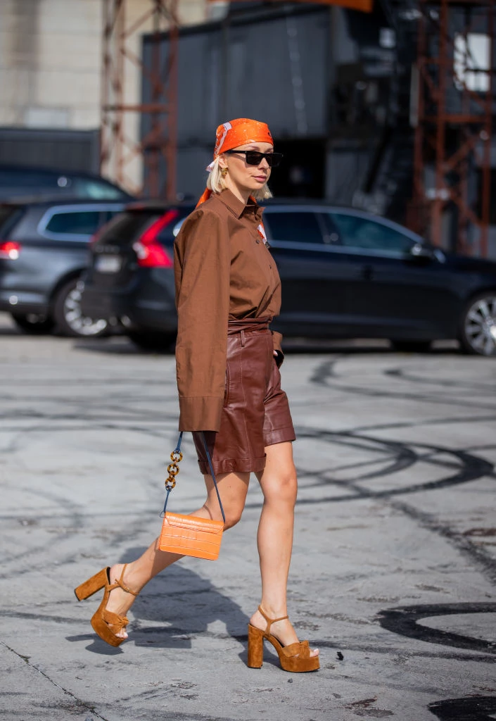 Με πλατφόρμες