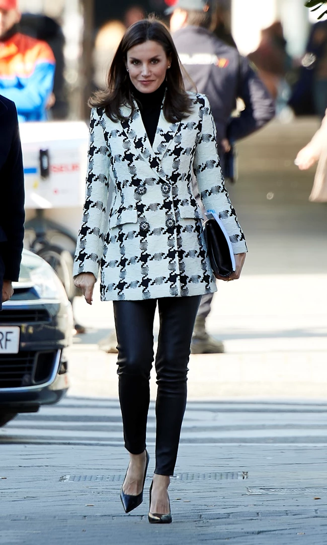 Η βασίλισσα Letizia φόρεσε ξανά ένα από τα αγαπημένα της σύνολα