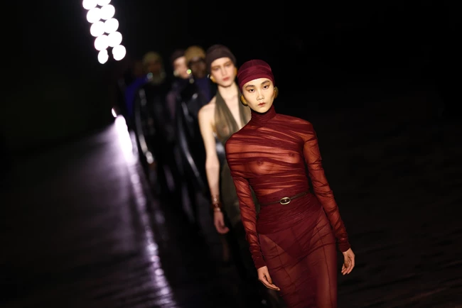 Saint Laurent AW'24 | Μία σπουδή στο naked look
