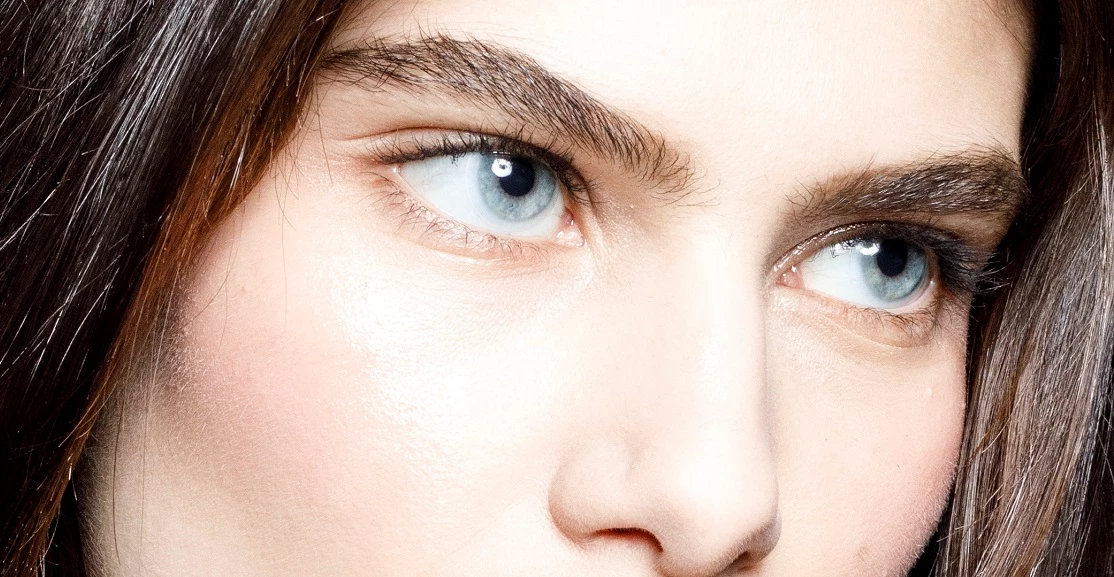 Οι καλύτεροι οροί ματιών για μια πιο νεανική εμφάνιση μετά τα 50