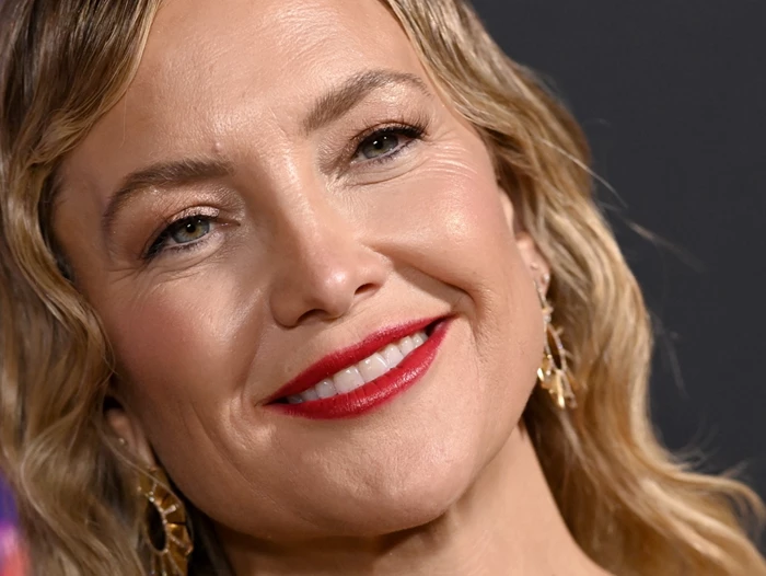 Kate Hudson | Εκθαμβωτική με old Hollywood μακιγιάζ και μαλλιά