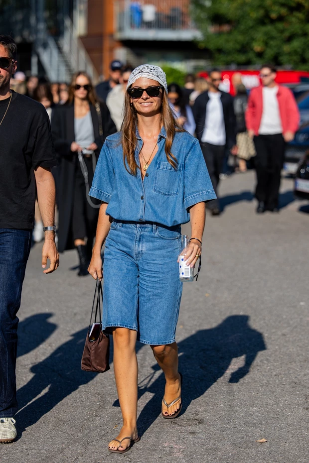 STREET STYLE LOOK ΚΟΠΕΓΧΑΓΗ: Denim βερμούδα με denim πουκάμισο