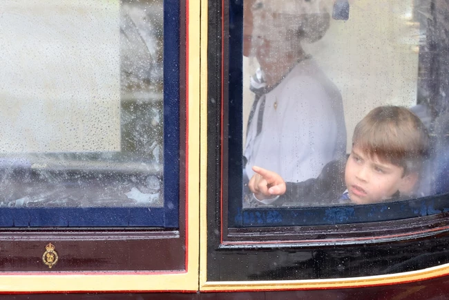 Πρίγκιπας Louis | Αποκαλύφθηκε τι ψιθύρισε στην Kate Middleton στο Trooping the Colour