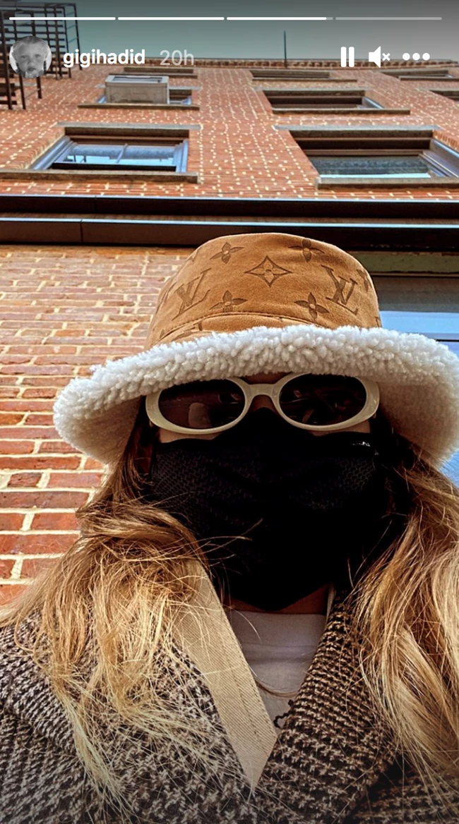 Gigi Hadid | Η νέα stylish εμφάνιση στη βόλτα με τη νεογέννητη κόρη της