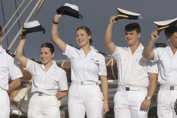 Η Top Gun εποχή για τη Leonor ξεκινά | Έτσι θα είναι η ζωή της μαθαίνοντας να πετάει με μαχητικά αεροσκάφη